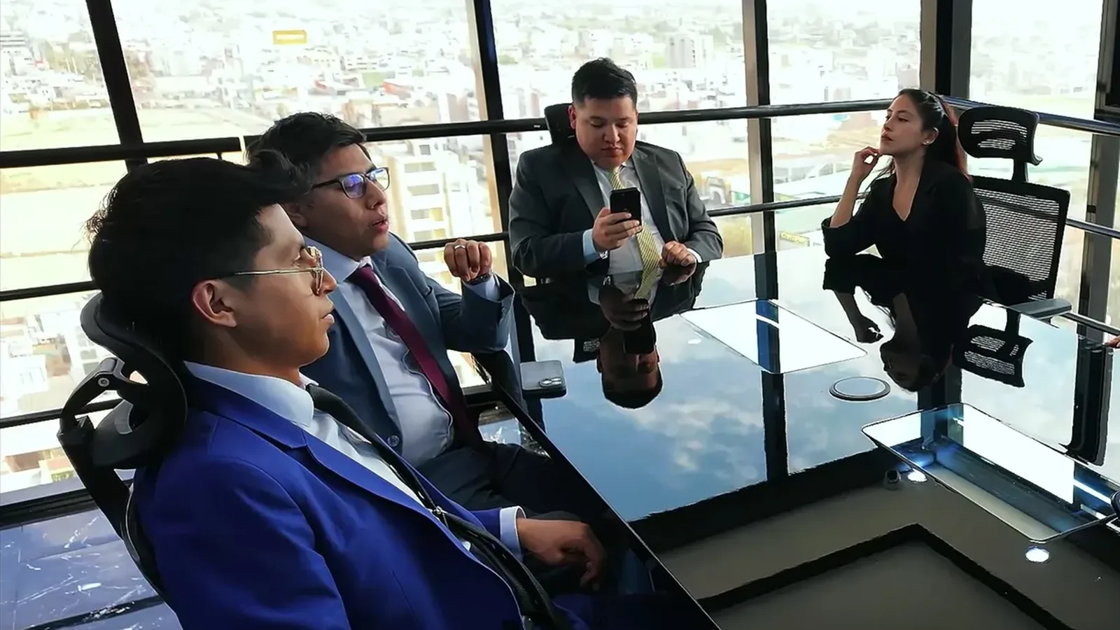 Reunión de trabajo del estudio en la sede de Arequipa